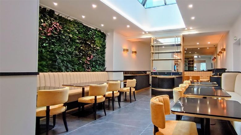 <b>Hotel Majestic Restaurant</b>. Images powered by <a href="https://iceportal.shijigroup.com/" title="IcePortal" target="_blank">IcePortal</a>.
