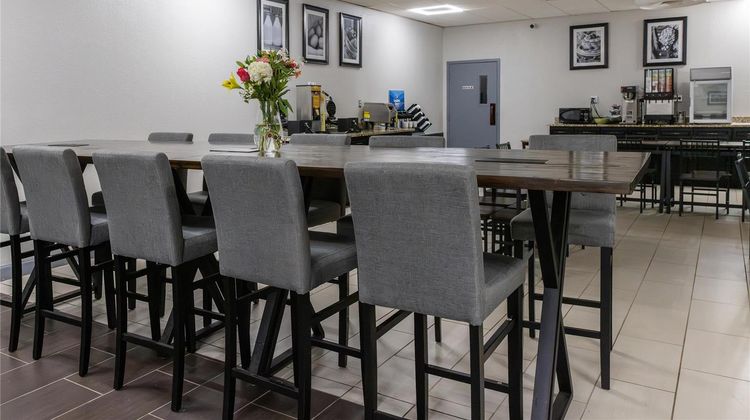 Ramada by Wyndham New Kensington Restaurant