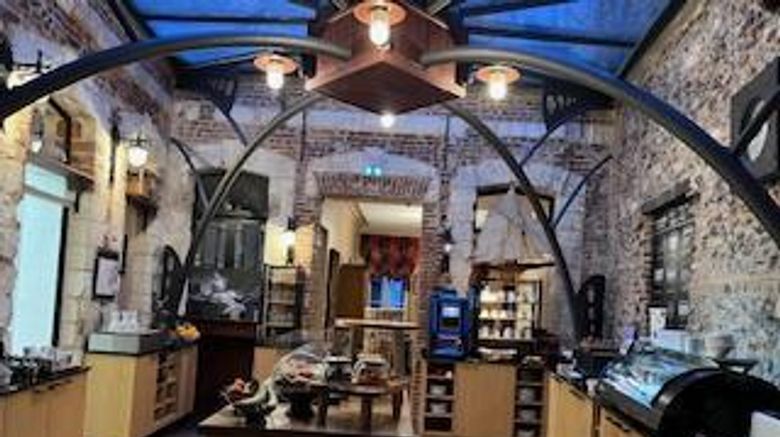 <b>Les Hauts de Montreuil Restaurant</b>. Images powered by <a href="https://iceportal.shijigroup.com/" title="IcePortal" target="_blank">IcePortal</a>.