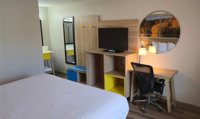 Days Inn by Wyndham Scottsboro Room