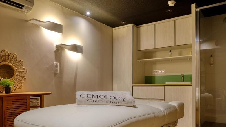<b>Domaine du Moulin Cavier Health</b>. Images powered by <a href="https://iceportal.shijigroup.com/" title="IcePortal" target="_blank">IcePortal</a>.