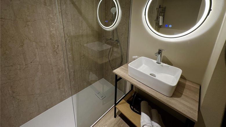 <b>Best Western Hotel de la plage Normandie Room</b>. Images powered by <a href="https://iceportal.shijigroup.com/" title="IcePortal" target="_blank">IcePortal</a>.