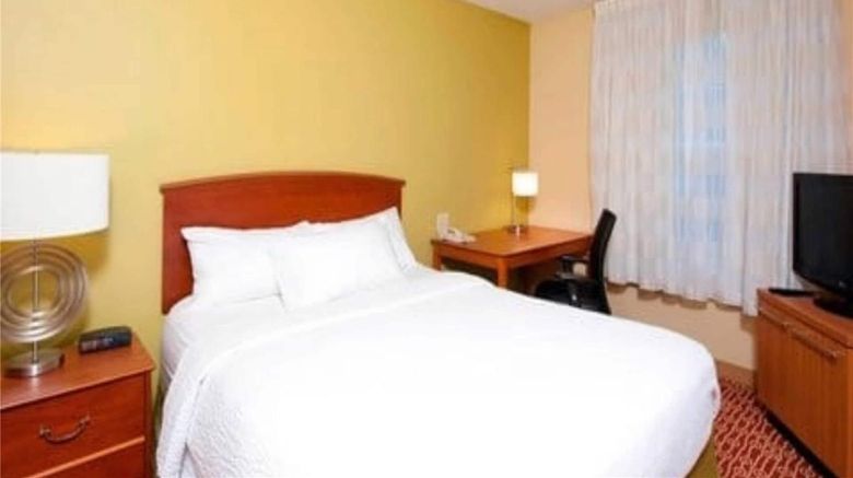 <b>MainStay Suites Bloomington Room</b>. Images powered by <a href="https://iceportal.shijigroup.com/" title="IcePortal" target="_blank">IcePortal</a>.