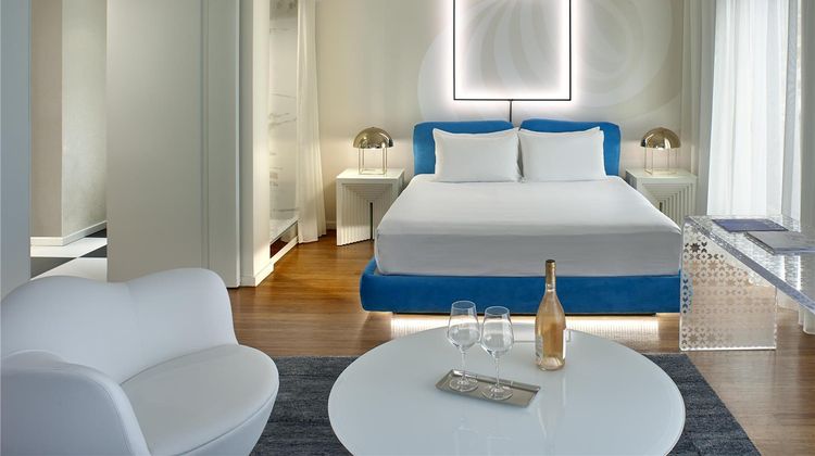 The Valorian West Hollywood, Curio Coll Suite