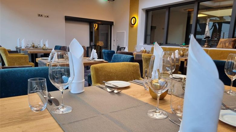 <b>Ringhotel Drees Dortmund Restaurant</b>. Images powered by <a href="https://iceportal.shijigroup.com/" title="IcePortal" target="_blank">IcePortal</a>.