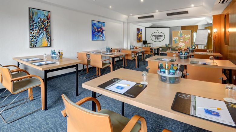 <b>Ringhotel Parkhotel Meeting</b>. Images powered by <a href="https://iceportal.shijigroup.com/" title="IcePortal" target="_blank">IcePortal</a>.