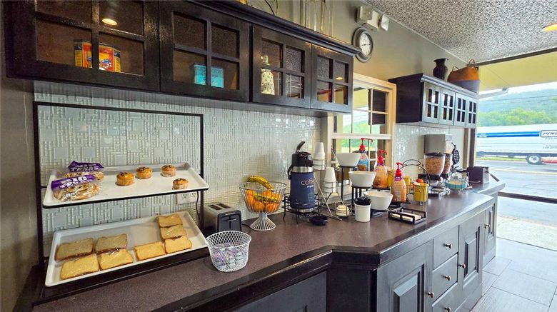 <b>Park Inn by Radisson, Attalla-Gadsden Restaurant</b>. Images powered by <a href="https://iceportal.shijigroup.com/" title="IcePortal" target="_blank">IcePortal</a>.