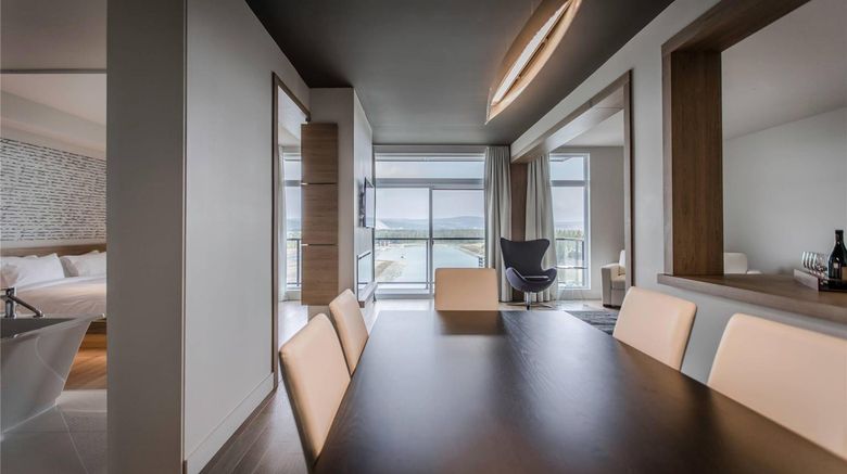 <b>Hotel du Domaine Suite</b>. Images powered by <a href="https://iceportal.shijigroup.com/" title="IcePortal" target="_blank">IcePortal</a>.