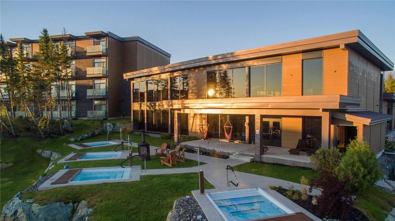 <b>Hotel du Domaine Spa</b>. Images powered by <a href="https://iceportal.shijigroup.com/" title="IcePortal" target="_blank">IcePortal</a>.