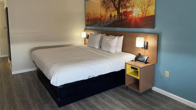 <b>Baymont by Wyndham Festus Room</b>. Images powered by <a href="https://iceportal.shijigroup.com/" title="IcePortal" target="_blank">IcePortal</a>.
