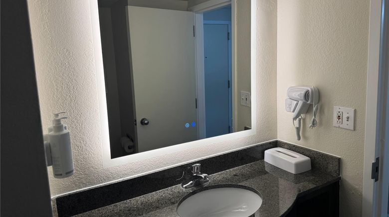 <b>Baymont by Wyndham Festus Room</b>. Images powered by <a href="https://iceportal.shijigroup.com/" title="IcePortal" target="_blank">IcePortal</a>.
