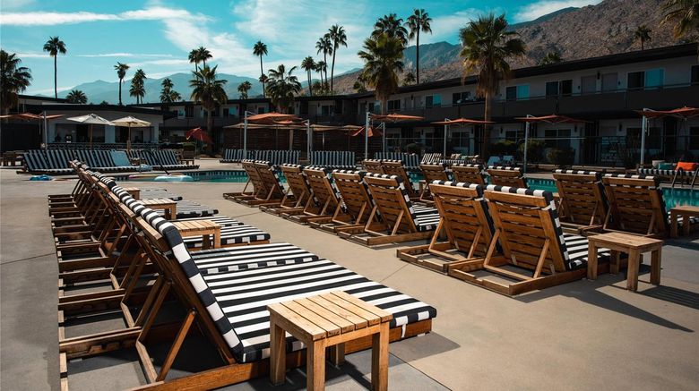 <b>V Palm Springs Pool</b>. Images powered by <a href="https://iceportal.shijigroup.com/" title="IcePortal" target="_blank">IcePortal</a>.