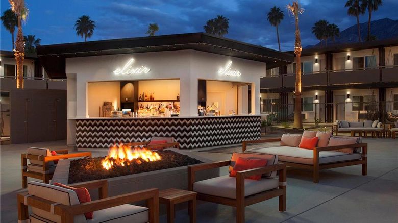 <b>V Palm Springs Pool</b>. Images powered by <a href="https://iceportal.shijigroup.com/" title="IcePortal" target="_blank">IcePortal</a>.