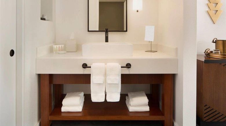 <b>V Palm Springs Room</b>. Images powered by <a href="https://iceportal.shijigroup.com/" title="IcePortal" target="_blank">IcePortal</a>.