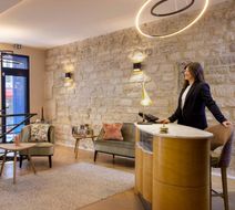 Hotel Des Arts Lobby