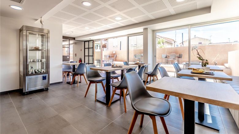 <b>Sure Hotel by Best Western Saint-Raphael Restaurant</b>. Images powered by <a href="https://iceportal.shijigroup.com/" title="IcePortal" target="_blank">IcePortal</a>.