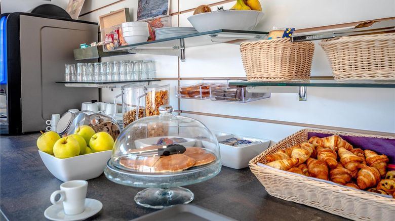 <b>Sure Hotel by Best Western Saint-Raphael Restaurant</b>. Images powered by <a href="https://iceportal.shijigroup.com/" title="IcePortal" target="_blank">IcePortal</a>.