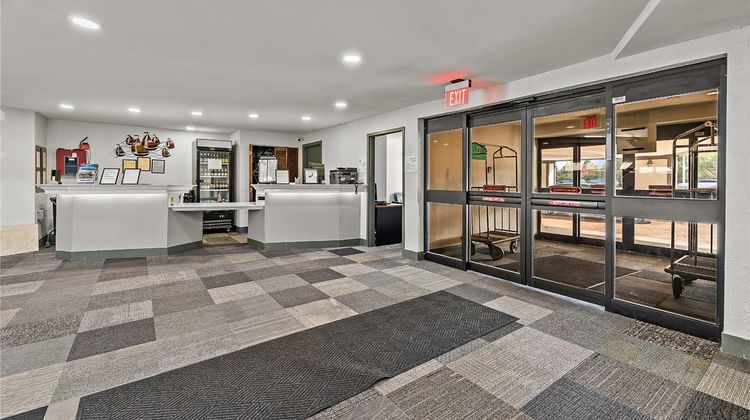 Ramada by Wyndham Stevens Point Lobby