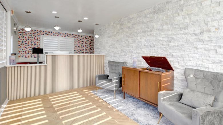 <b>Signature Inn Medford Downtown Lobby</b>. Images powered by <a href="https://iceportal.shijigroup.com/" title="IcePortal" target="_blank">IcePortal</a>.