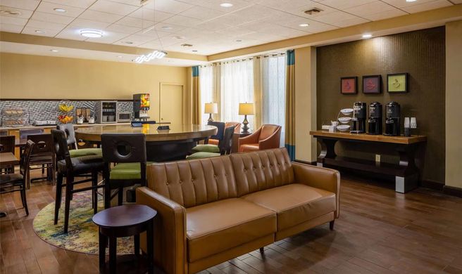 Park Inn Columbus State University Area Lobby