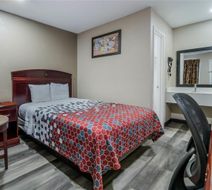 Super 8 by Wyndham Waco North I-35 Room