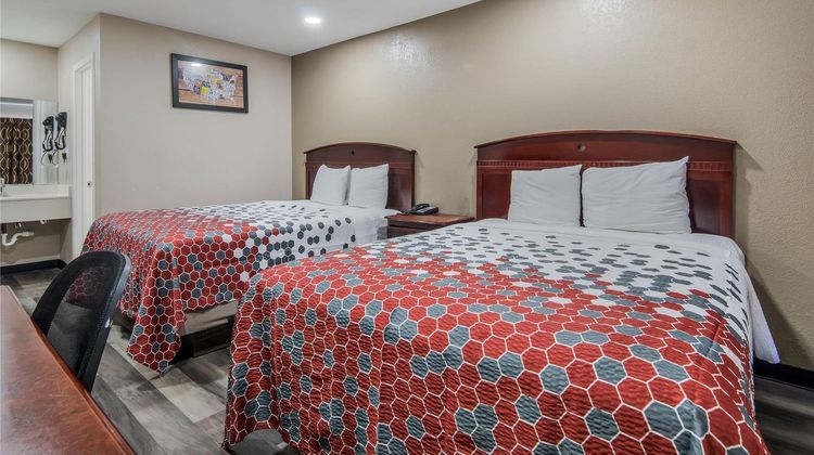 Super 8 by Wyndham Waco North I-35 Room