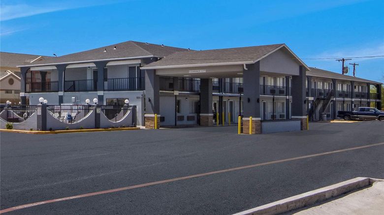 Super 8 by Wyndham Waco North I-35 Exterior. Images powered by <a href="https://iceportal.shijigroup.com" target="_blank" rel="noopener">Ice Portal</a>.