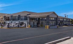 Super 8 by Wyndham Waco North I-35