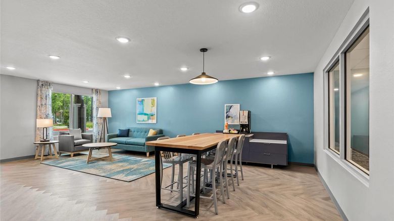 <b>WoodSpring Suites Atlanta Canton Lobby</b>. Images powered by <a href="https://iceportal.shijigroup.com/" title="IcePortal" target="_blank">IcePortal</a>.