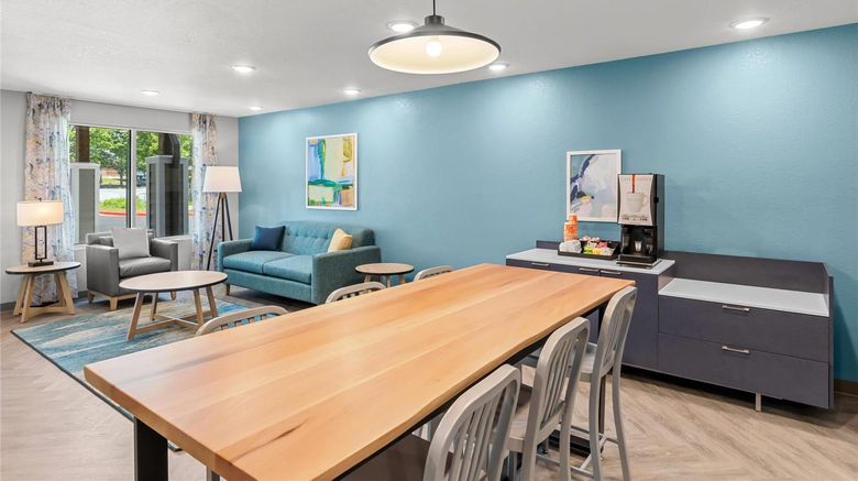 <b>WoodSpring Suites Atlanta Canton Lobby</b>. Images powered by <a href="https://iceportal.shijigroup.com/" title="IcePortal" target="_blank">IcePortal</a>.