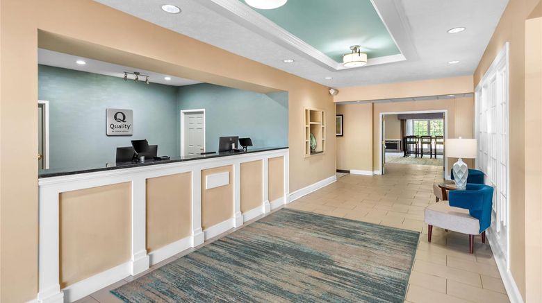 <b>Quality Inn Kilmarnock Lobby</b>. Images powered by <a href="https://iceportal.shijigroup.com/" title="IcePortal" target="_blank">IcePortal</a>.