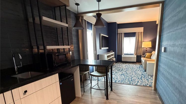 Sugar Creek Inn & Suites Room