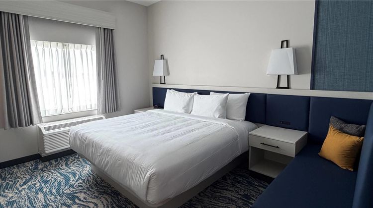 Sugar Creek Inn & Suites Room