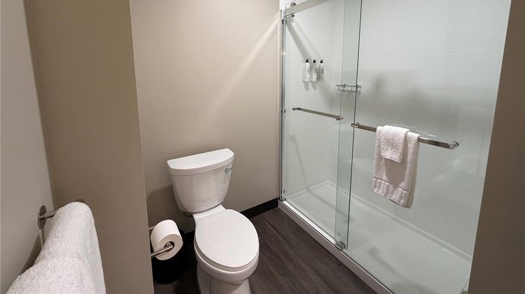 Sugar Creek Inn & Suites Room