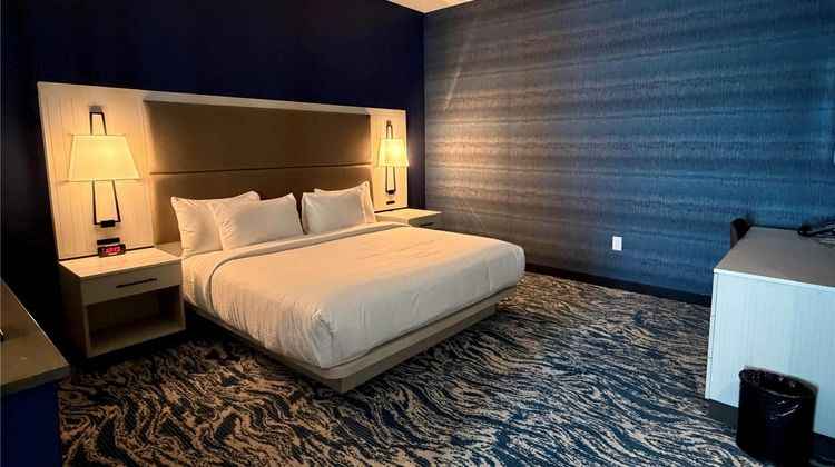Sugar Creek Inn & Suites Room