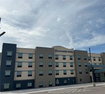 Sugar Creek Inn & Suites Exterior