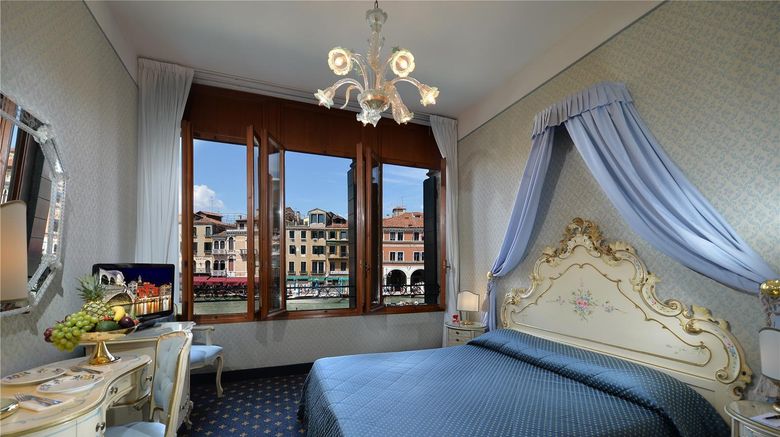 <b>Hotel Rialto Room</b>. Images powered by <a href="https://iceportal.shijigroup.com/" title="IcePortal" target="_blank">IcePortal</a>.