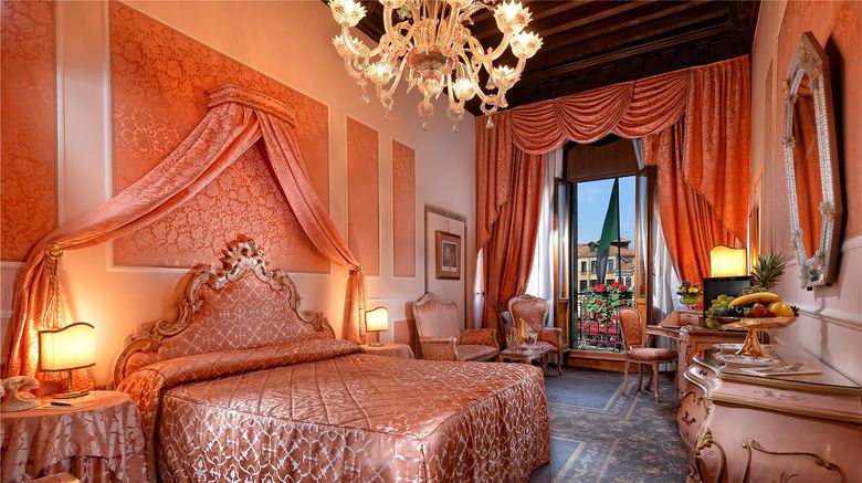<b>Hotel Rialto Suite</b>. Images powered by <a href="https://iceportal.shijigroup.com/" title="IcePortal" target="_blank">IcePortal</a>.
