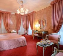 Hotel Rialto Room