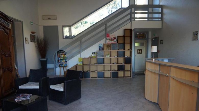 <b>Le Col de l'Ange Hotel Lobby</b>. Images powered by <a href="https://iceportal.shijigroup.com/" title="IcePortal" target="_blank">IcePortal</a>.