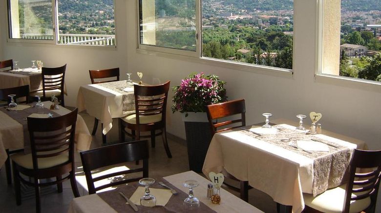 <b>Le Col de l'Ange Hotel Restaurant</b>. Images powered by <a href="https://iceportal.shijigroup.com/" title="IcePortal" target="_blank">IcePortal</a>.