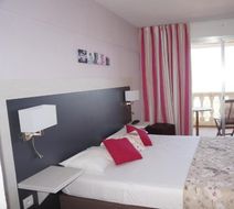 Le Col de l'Ange Hotel Room