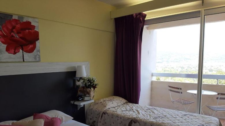 <b>Le Col de l'Ange Hotel Room</b>. Images powered by <a href="https://iceportal.shijigroup.com/" title="IcePortal" target="_blank">IcePortal</a>.