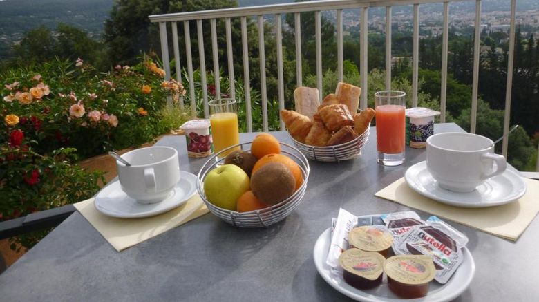 <b>Le Col de l'Ange Hotel Restaurant</b>. Images powered by <a href="https://iceportal.shijigroup.com/" title="IcePortal" target="_blank">IcePortal</a>.