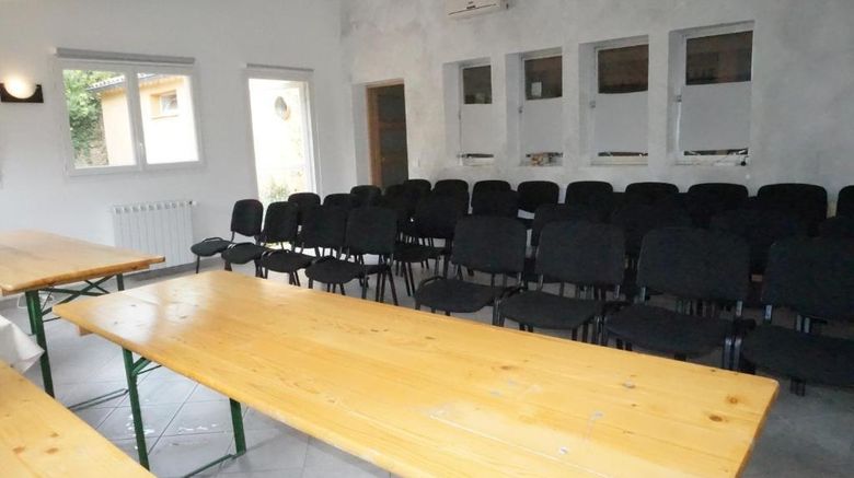 <b>Le Col de l'Ange Hotel Meeting</b>. Images powered by <a href="https://iceportal.shijigroup.com/" title="IcePortal" target="_blank">IcePortal</a>.
