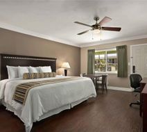 Quality Inn & Suites Santa Maria Room