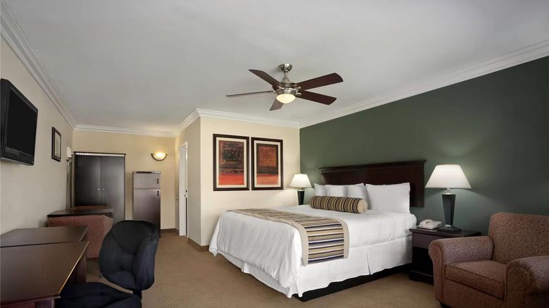 <b>Quality Inn & Suites Santa Maria Room</b>. Images powered by <a href="https://iceportal.shijigroup.com/" title="IcePortal" target="_blank">IcePortal</a>.