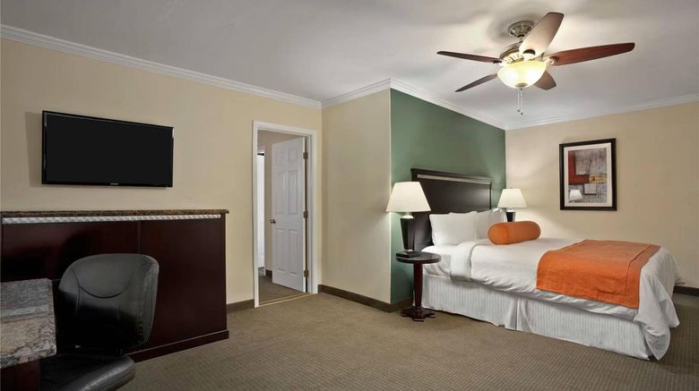 <b>Quality Inn & Suites Santa Maria Suite</b>. Images powered by <a href="https://iceportal.shijigroup.com/" title="IcePortal" target="_blank">IcePortal</a>.