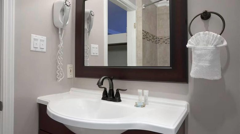 <b>Quality Inn & Suites Santa Maria Room</b>. Images powered by <a href="https://iceportal.shijigroup.com/" title="IcePortal" target="_blank">IcePortal</a>.