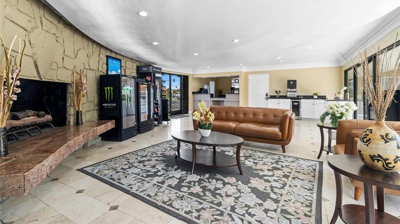 <b>Quality Inn & Suites Santa Maria Lobby</b>. Images powered by <a href="https://iceportal.shijigroup.com/" title="IcePortal" target="_blank">IcePortal</a>.